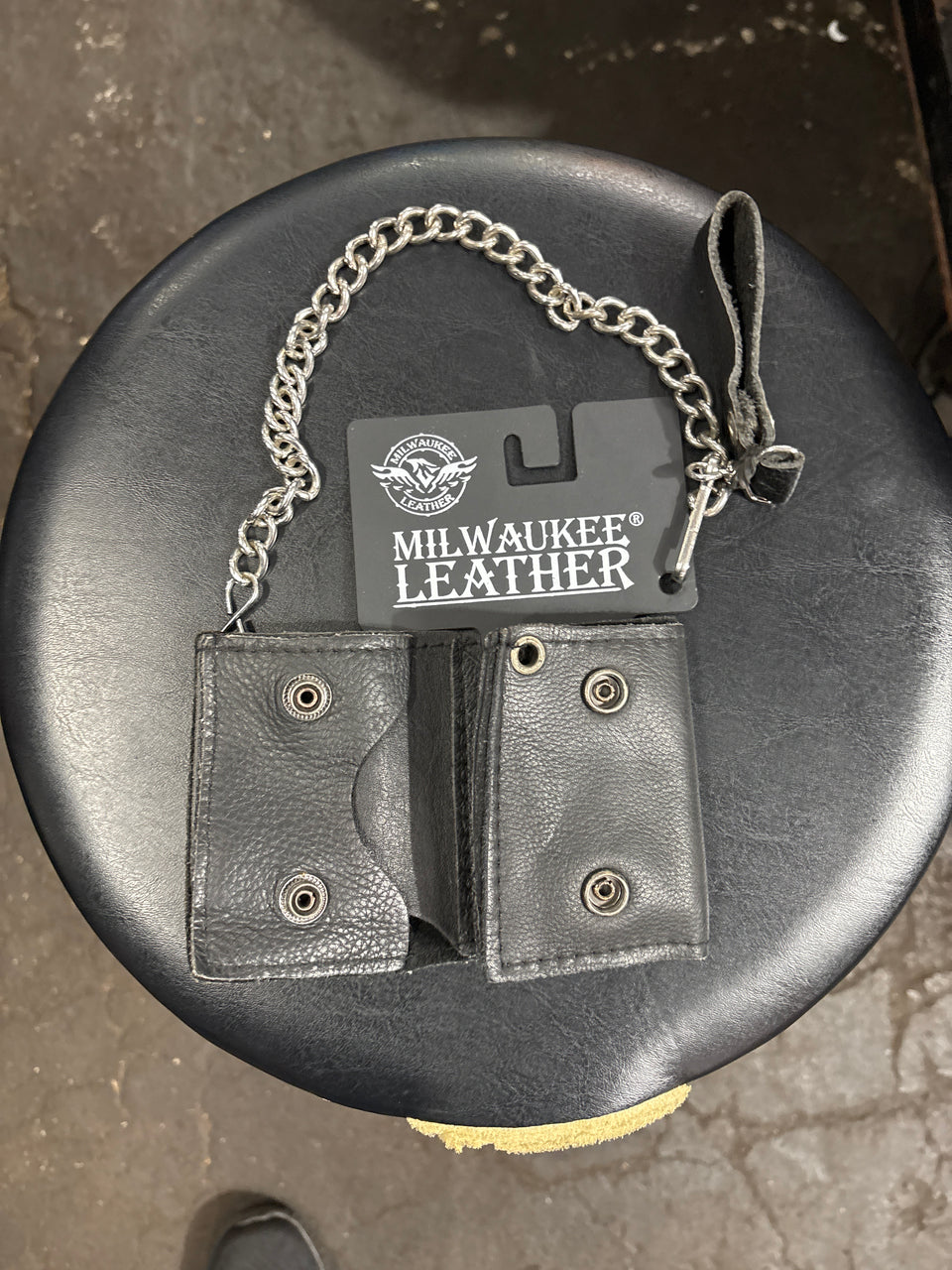 AC53-N-11 - TRI-FOLD BLACK CHAIN WALLET - HighwayLeather