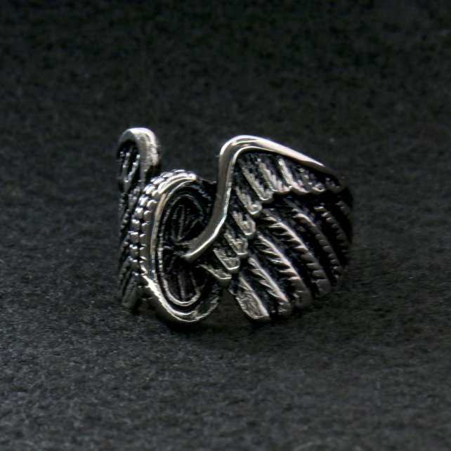 Hot Leathers men's Wing Wheel stainless steel ring, accessory with detailed wing wheel design, suitable for motorcycle enthusiasts.