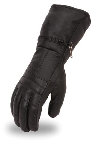 Dynamicleather FI120GL gloves made of durable leather, featuring a snug fit and detailed stitching.