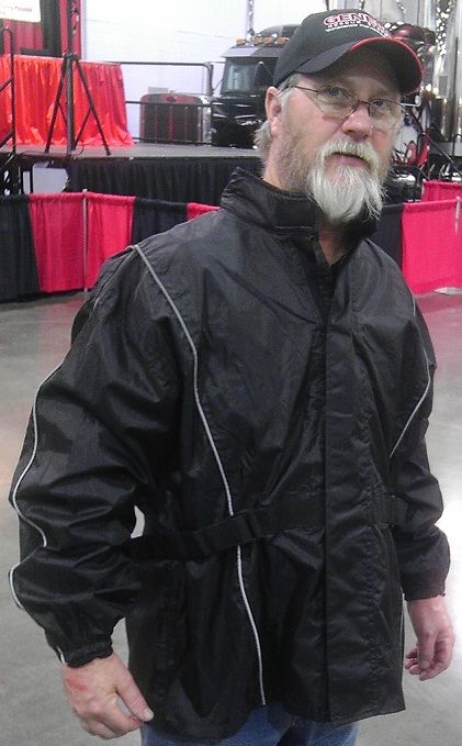 Dynamicleather unisex rain suit with jacket and pants, waterproof rainwear in a sleek, functional design.